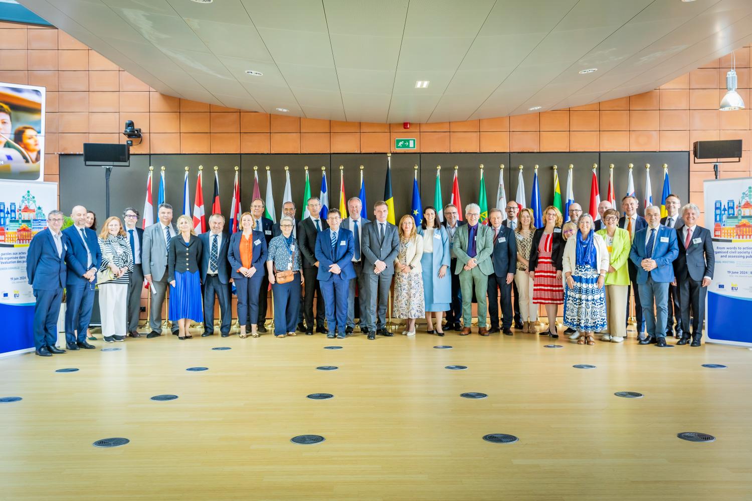 Dialogul social și civil poate ajuta UE să crească în mod durabil